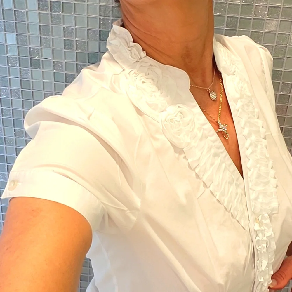 NWOT Crisp White Cotton Stretch Blouse, Short Sleeve, Ruffled V-neck, S - Picture 2 of 15